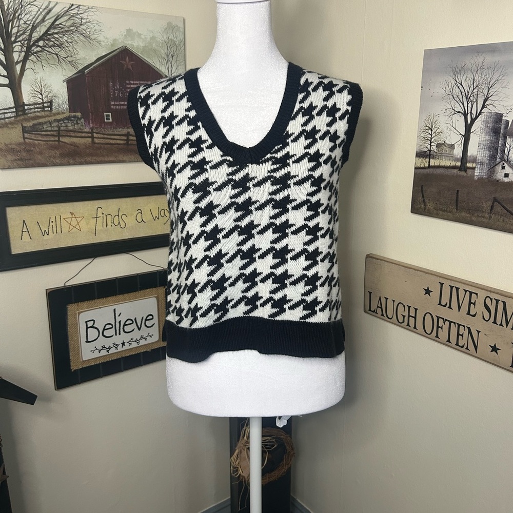 moon & madison V-Neck Houndstooth Sweater Vest